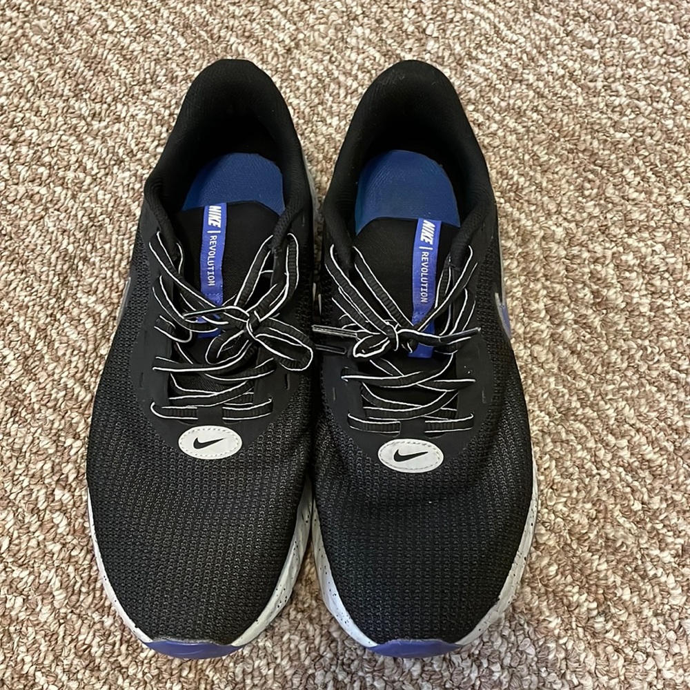Mens Nike Revolution tennis shoes